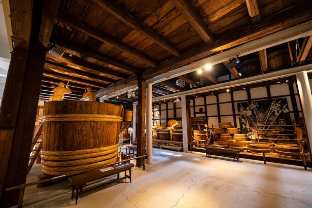展示されている灘の酒造用具一式および酒造用桶・樽づくり道具一式は兵庫県および西宮市の有形民俗文化財に指定